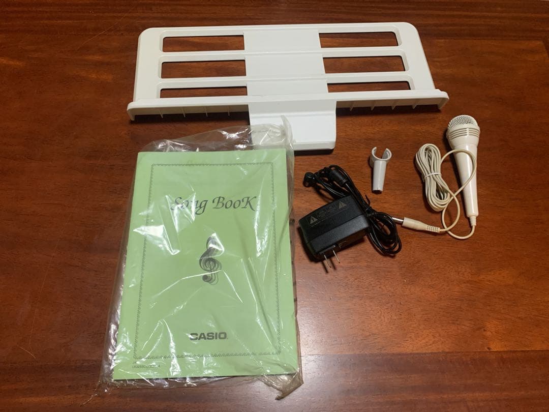 CASIO　光ナビゲーションキーボード　LK−325　マイク　楽譜　譜面立て