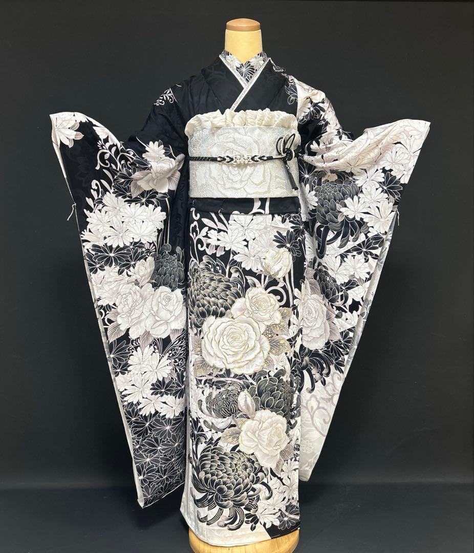 黒地のモノトーン薔薇と乱菊のシックな振袖フルセット