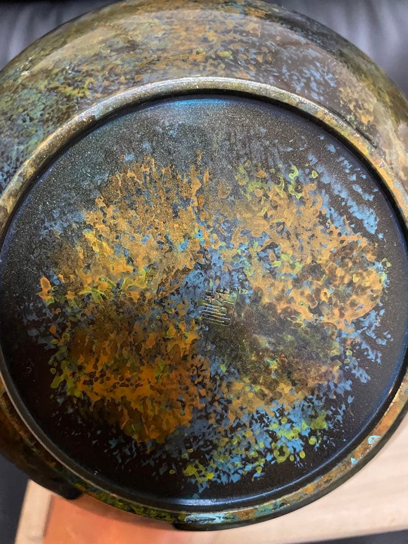 青銅製持ち手付き花瓶