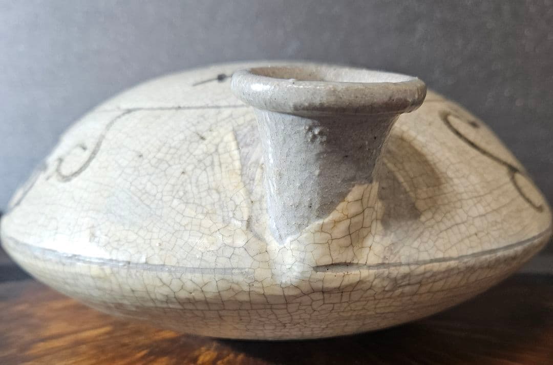 李朝古美術　韓国古陶磁器　李朝　粉青沙器 鉄絵　唐草文　口付大瓶　酒瓶　扁壺