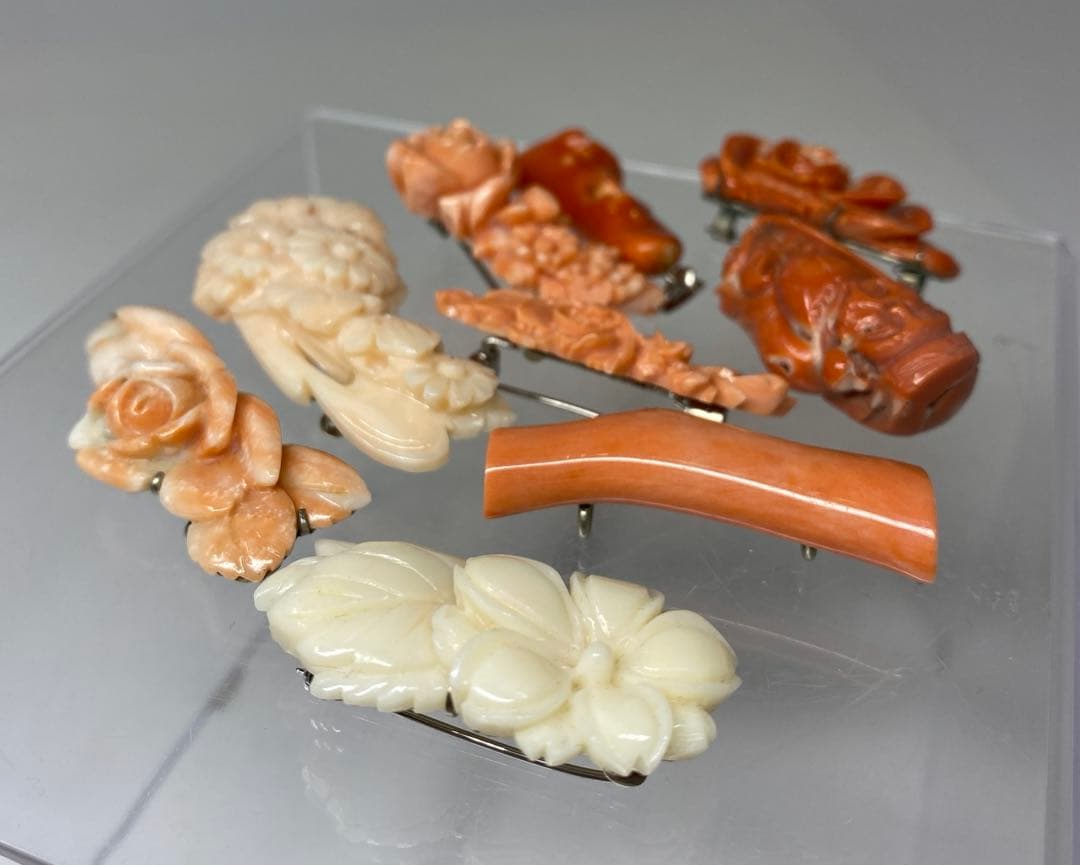 本赤珊瑚　ブローチ、彫刻、帯留　78g 東Y7-0217☆2Fトヒニ