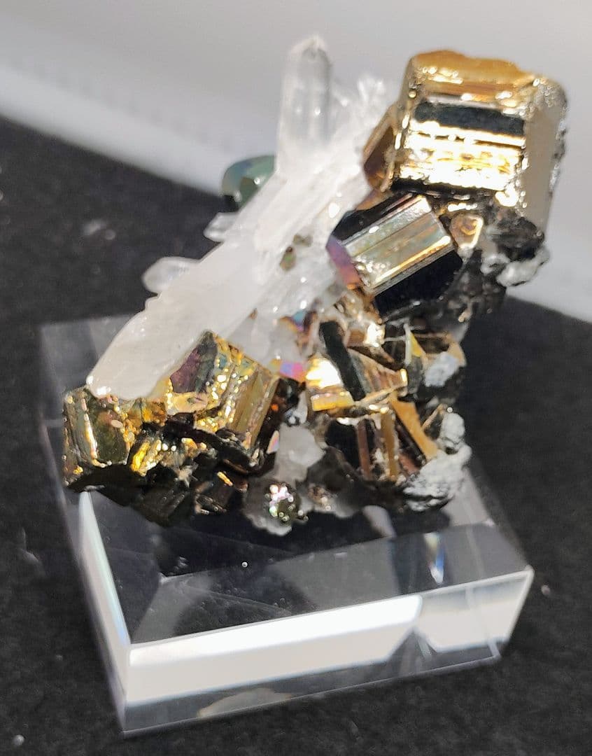 皇*ン様 【126g】カラーパイライト 水晶クラスター 共生 台座付 インドネシ
