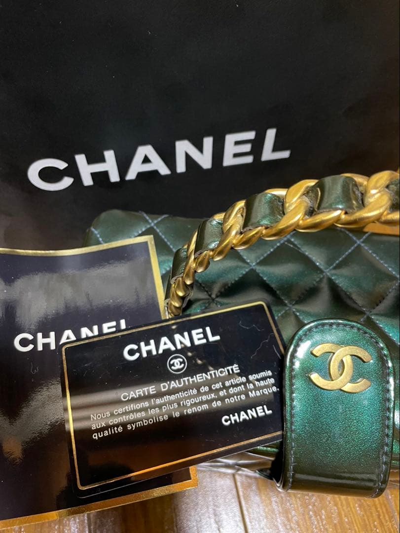 CHANEL ブルーキルティングバッグ