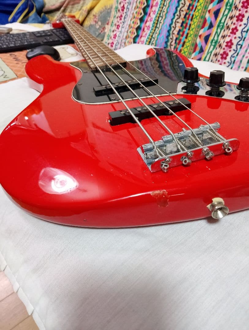 赤色エレキベースTrcumph Sonic MASTER ジャズベースタイプ