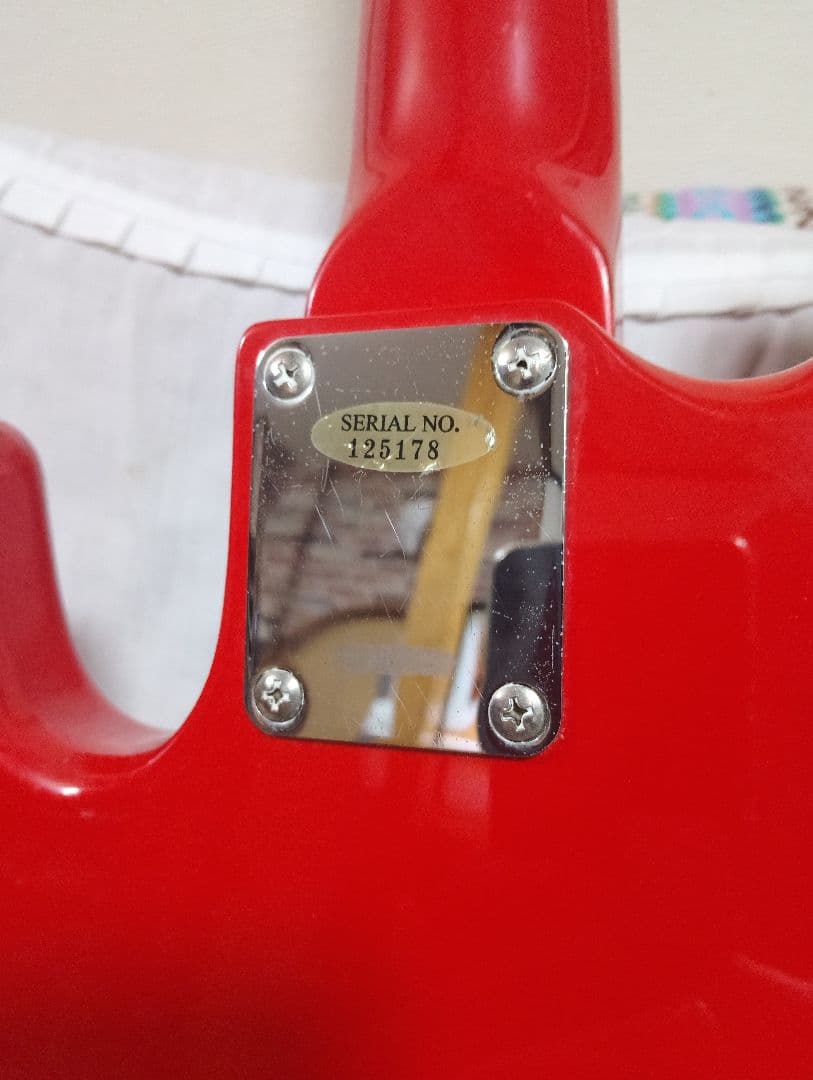 赤色エレキベースTrcumph Sonic MASTER ジャズベースタイプ