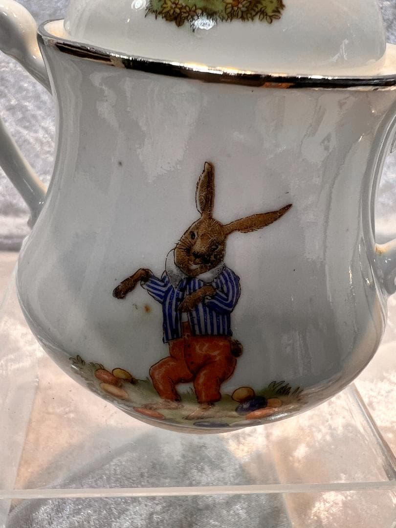 ポット　ミルク　シュガー　カップ＆ソーサー２個のセット 金彩　手描き