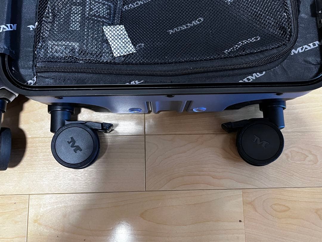 軽量アルミフレーム　スーツケース【機内持込み】 スペア車輪付き　ワンタッチ開閉