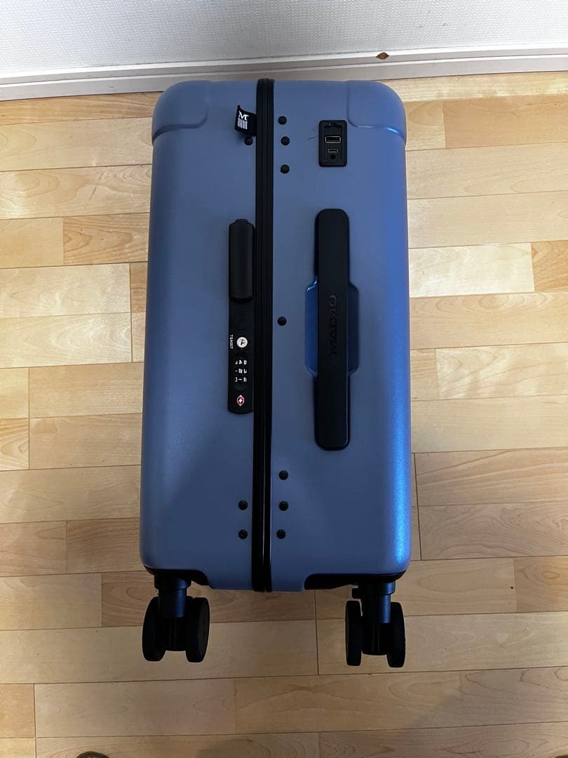 軽量アルミフレーム　スーツケース【機内持込み】 スペア車輪付き　ワンタッチ開閉