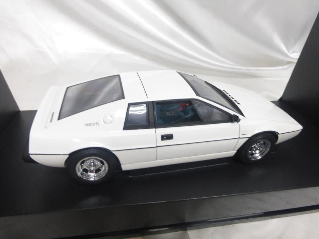 絶版　1/18 オートアート　ロータス エスプリ 映画007 私を愛したスパイ