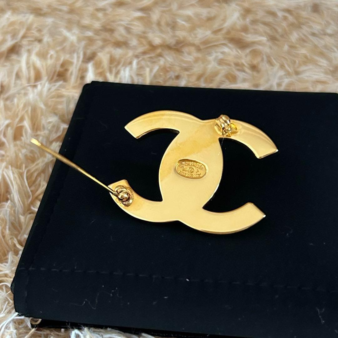 極美品✨ シャネル ココマーク ターンロック ブローチ ゴールド 刻印96P