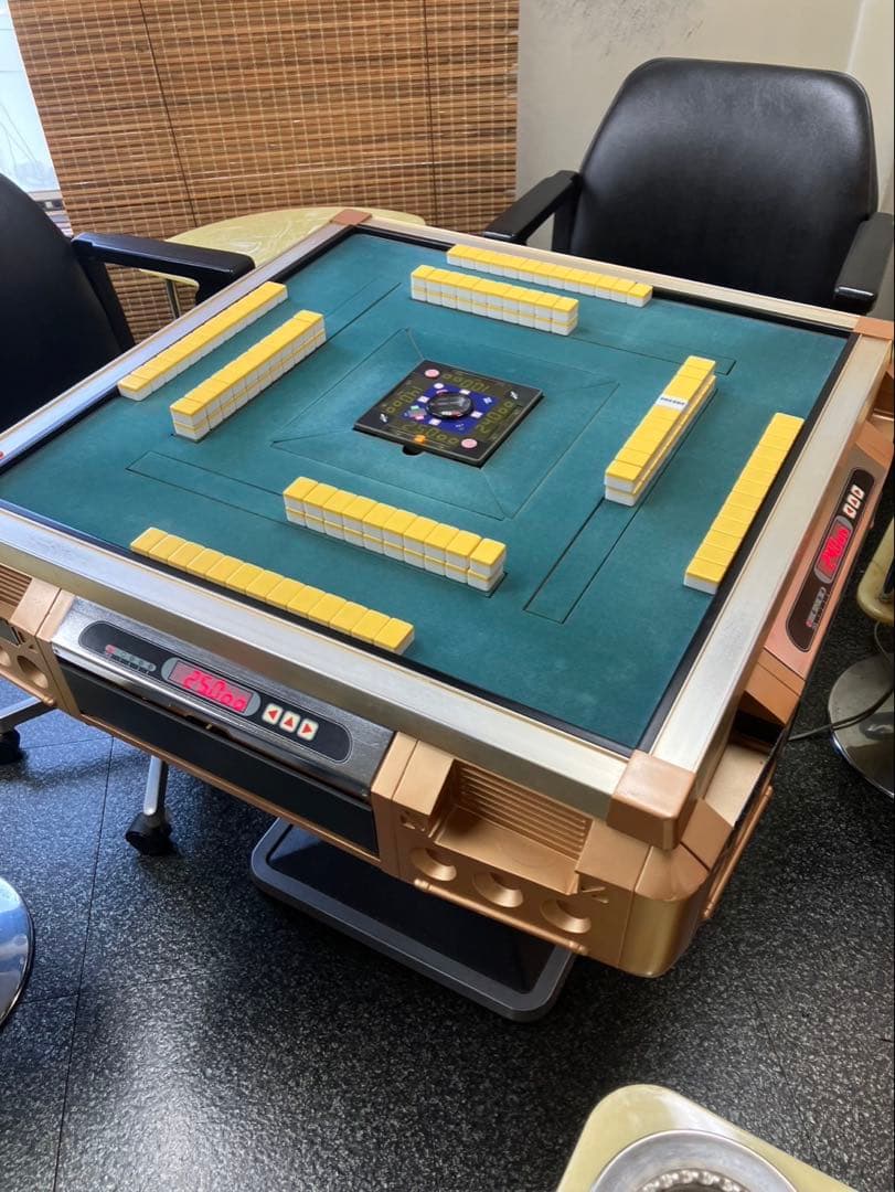 とりとり　麻雀卓