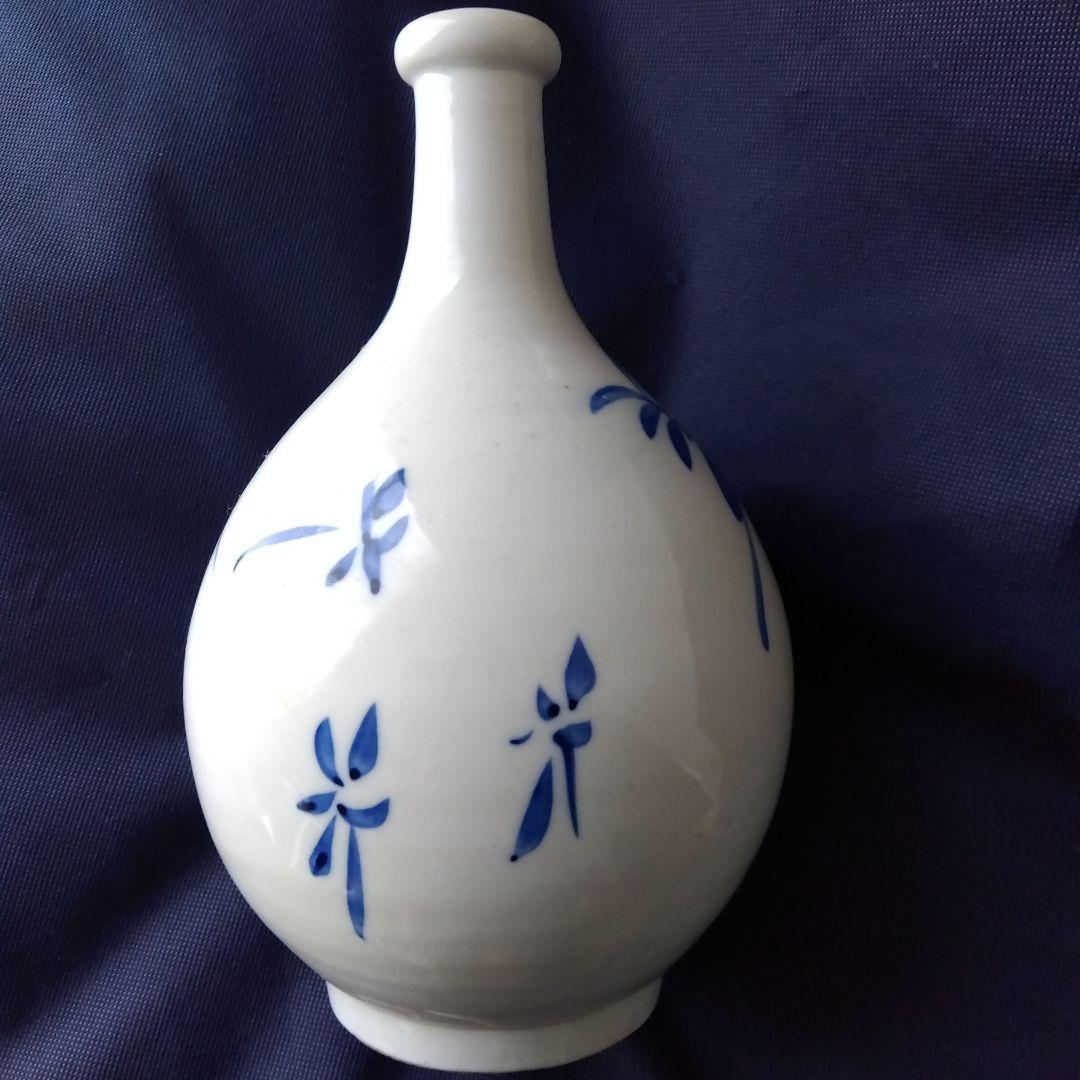 和骨董 　藍染付け 30㎝大徳利 白磁 　牡丹唐草　蜻蛉