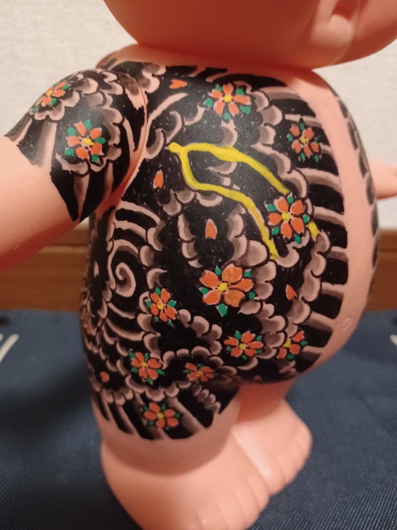 和彫り刺青キュウピー　ソフビ人形