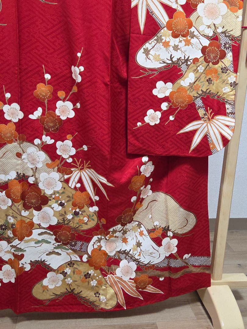 D 豪華 松竹梅 金駒刺繍 金彩 しぼり模様 正絹 振袖 成人式 着物