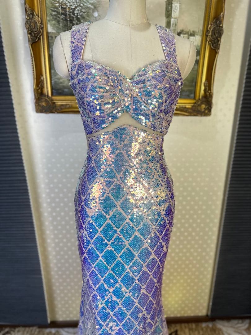 スパンコール装飾の青紫色ドレス