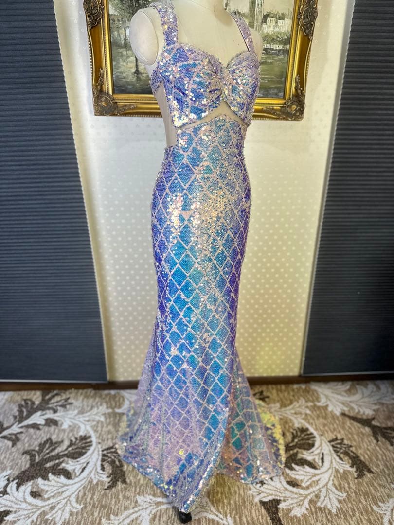 スパンコール装飾の青紫色ドレス