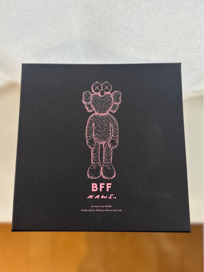 KAWS BFF カウズ ぬいぐるみ ブラック シリアルナンバー入り レア