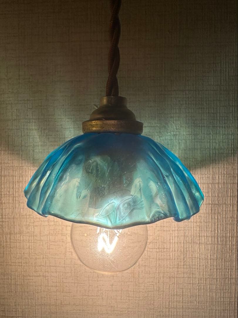 フランス アンティーク ブルーオパール螺旋模様の小さな可愛らしいアトリエランプ＊