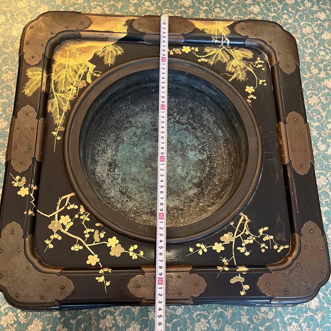 金箔装飾の四角形火鉢
