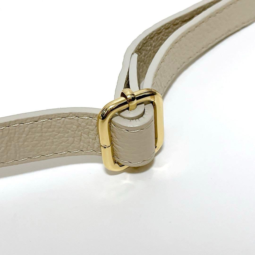 AULENTTI　DOショルダーBAG　オフホワイト　牛革　シュリンクレザー