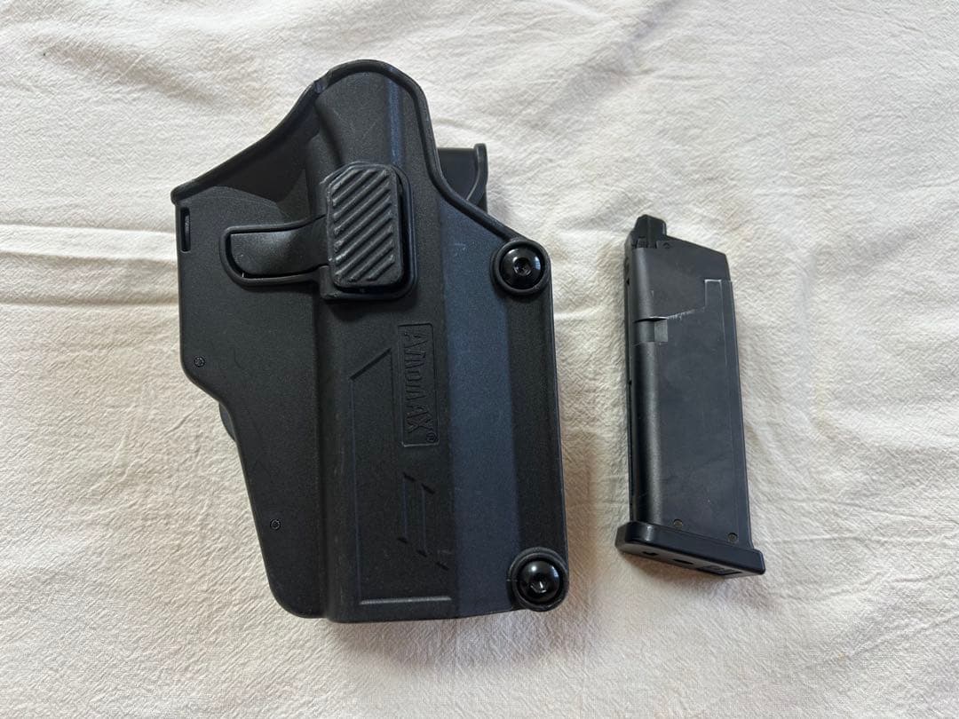 東京マルイGLOCK19 3rd GENE、ホルスター、マガジンウォーマー付き