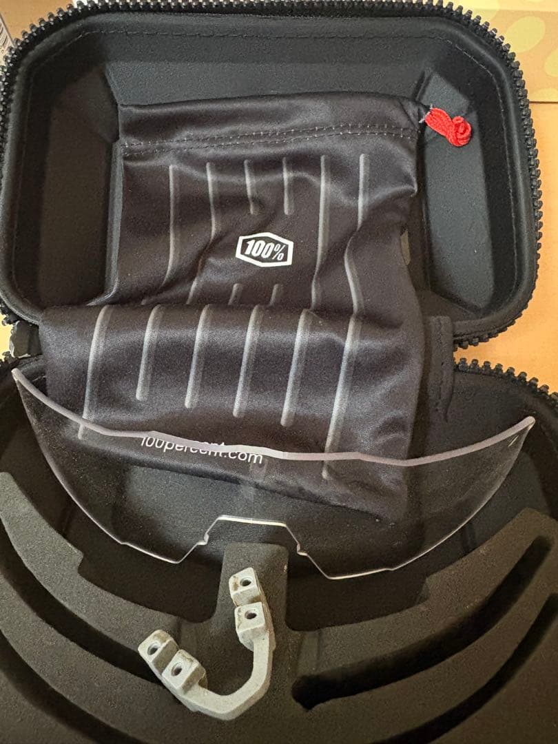 100% フレームレス サングラス 紫と青