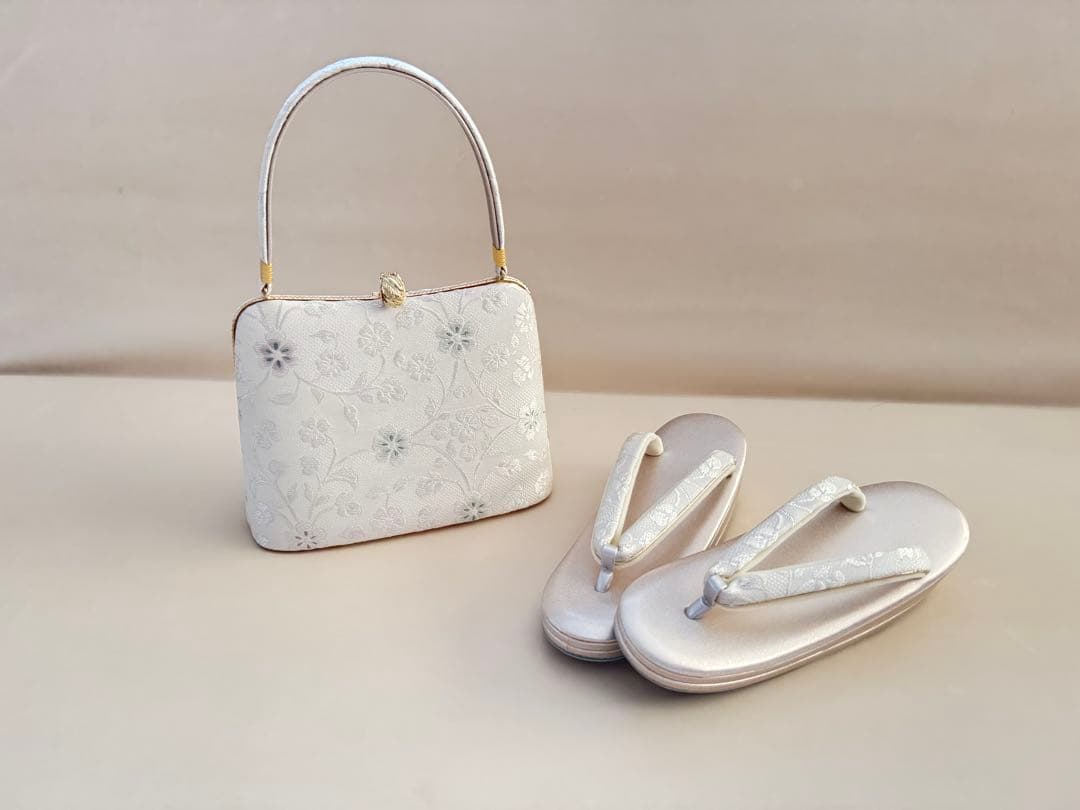 ［新品・未使用］特選草履 バッグセット　華唐草文 フォーマル　フリーサイズ　箱付