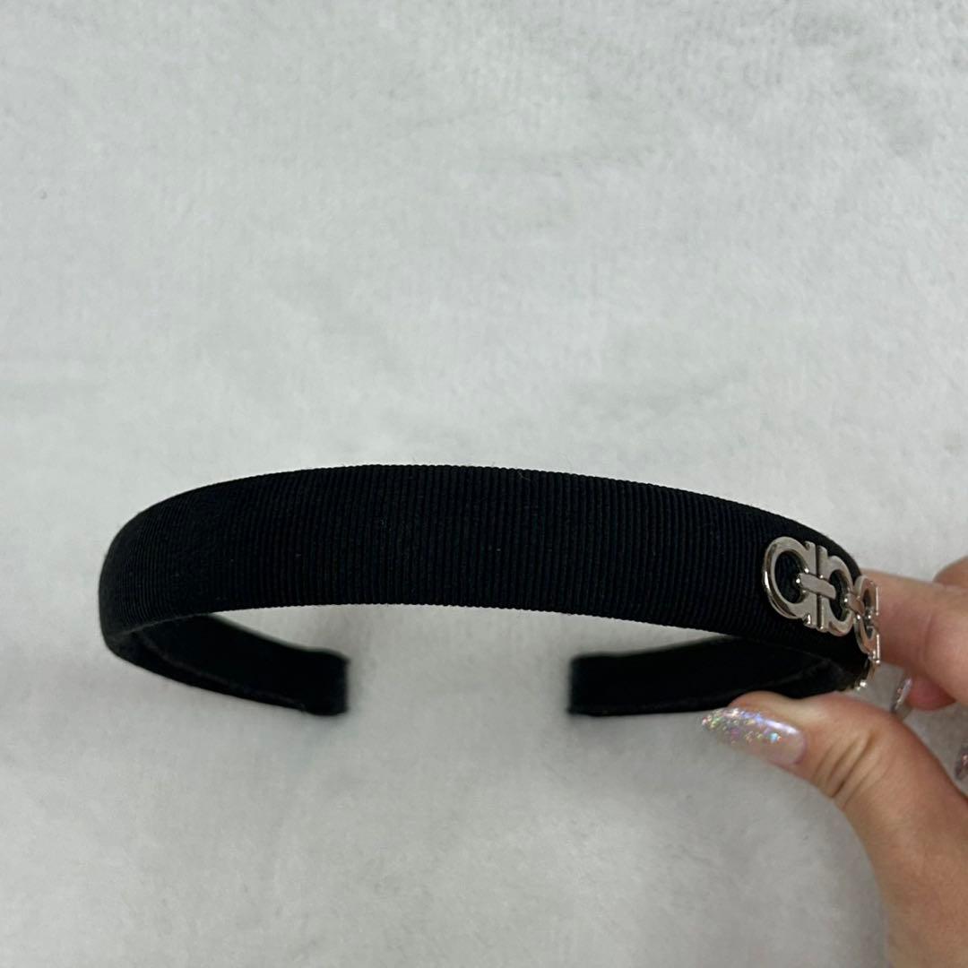 H632 美品 希少デザイン サルヴァトーレフェラガモ カチューシャ レディース