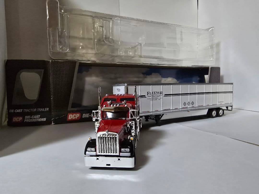 ミニカー DCP 1/64 Fleenor Brothers KW ICON 900