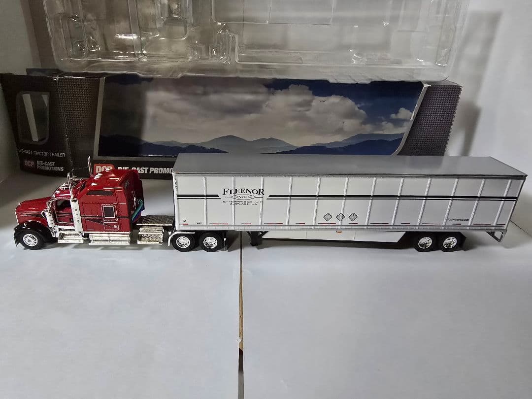 ミニカー DCP 1/64 Fleenor Brothers KW ICON 900