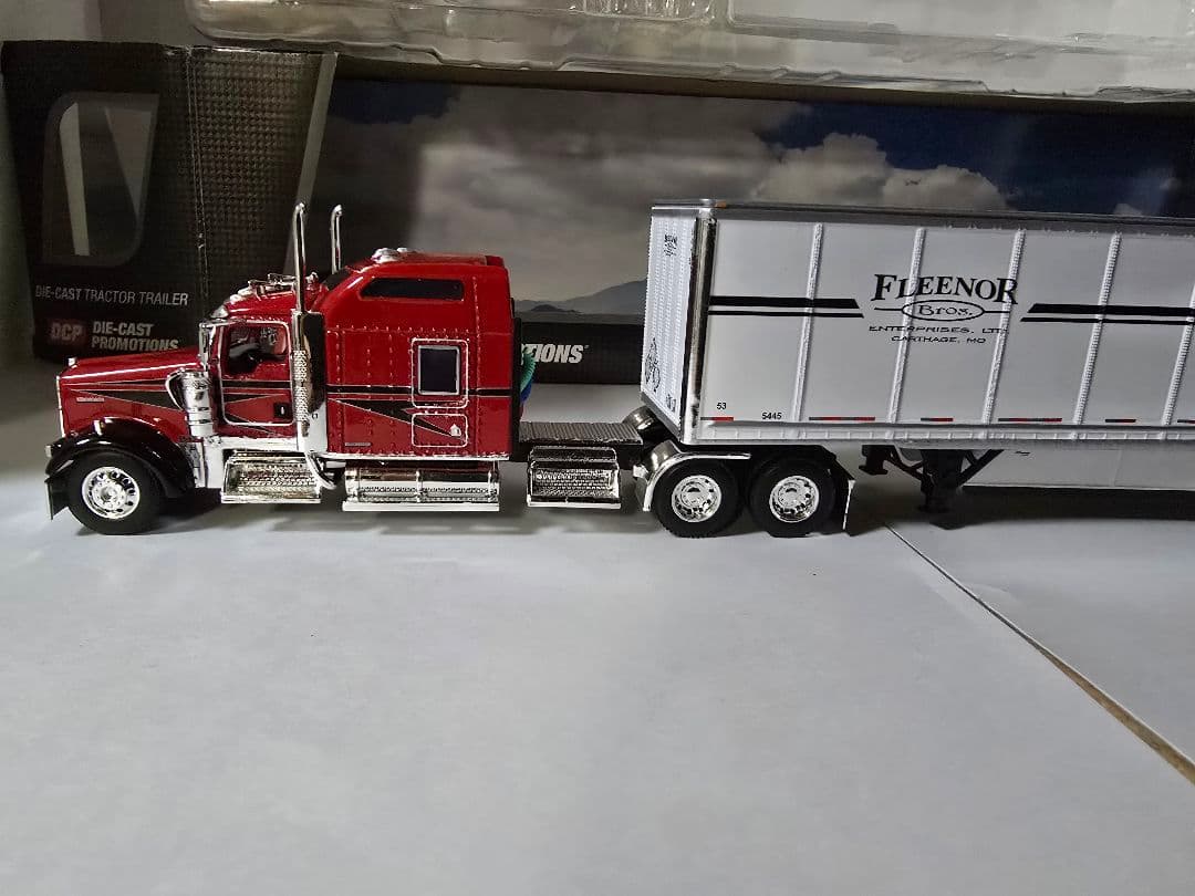 ミニカー DCP 1/64 Fleenor Brothers KW ICON 900