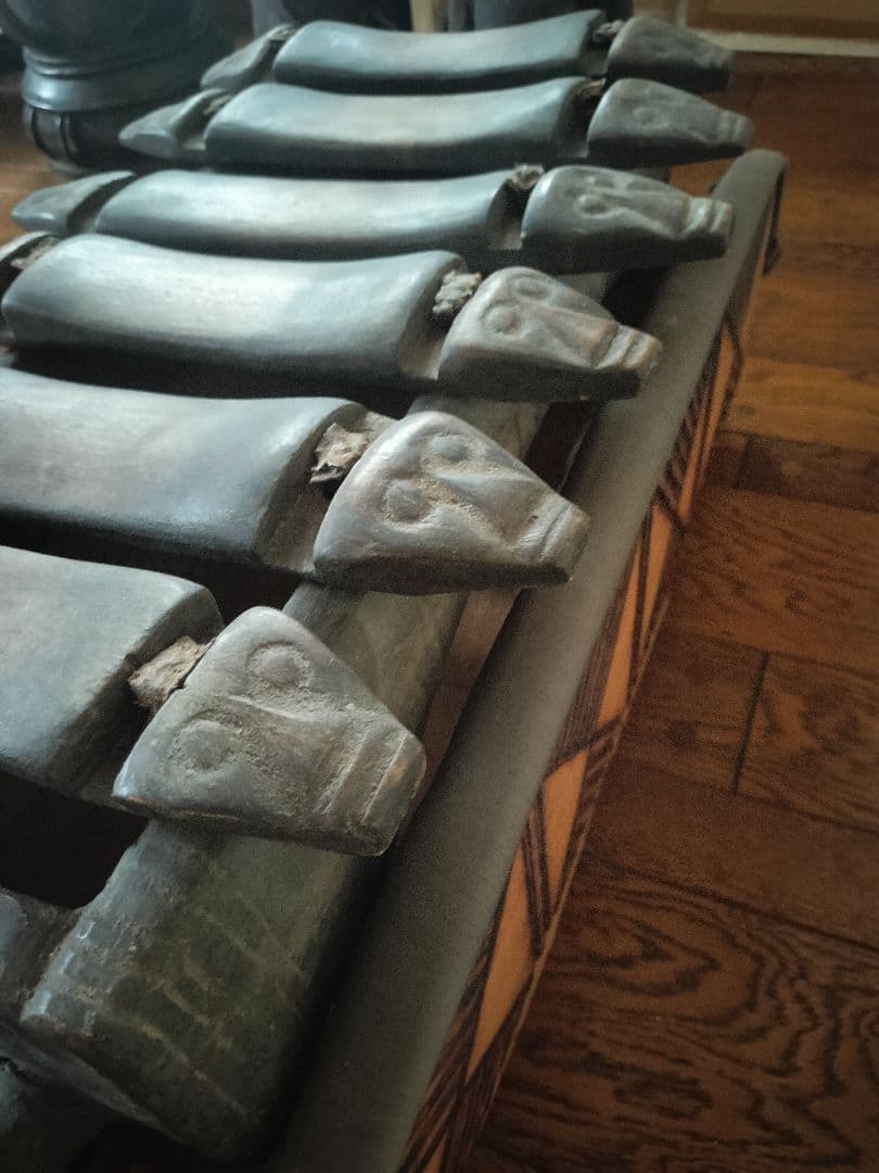 木製彫刻楽器 ダークブラウン