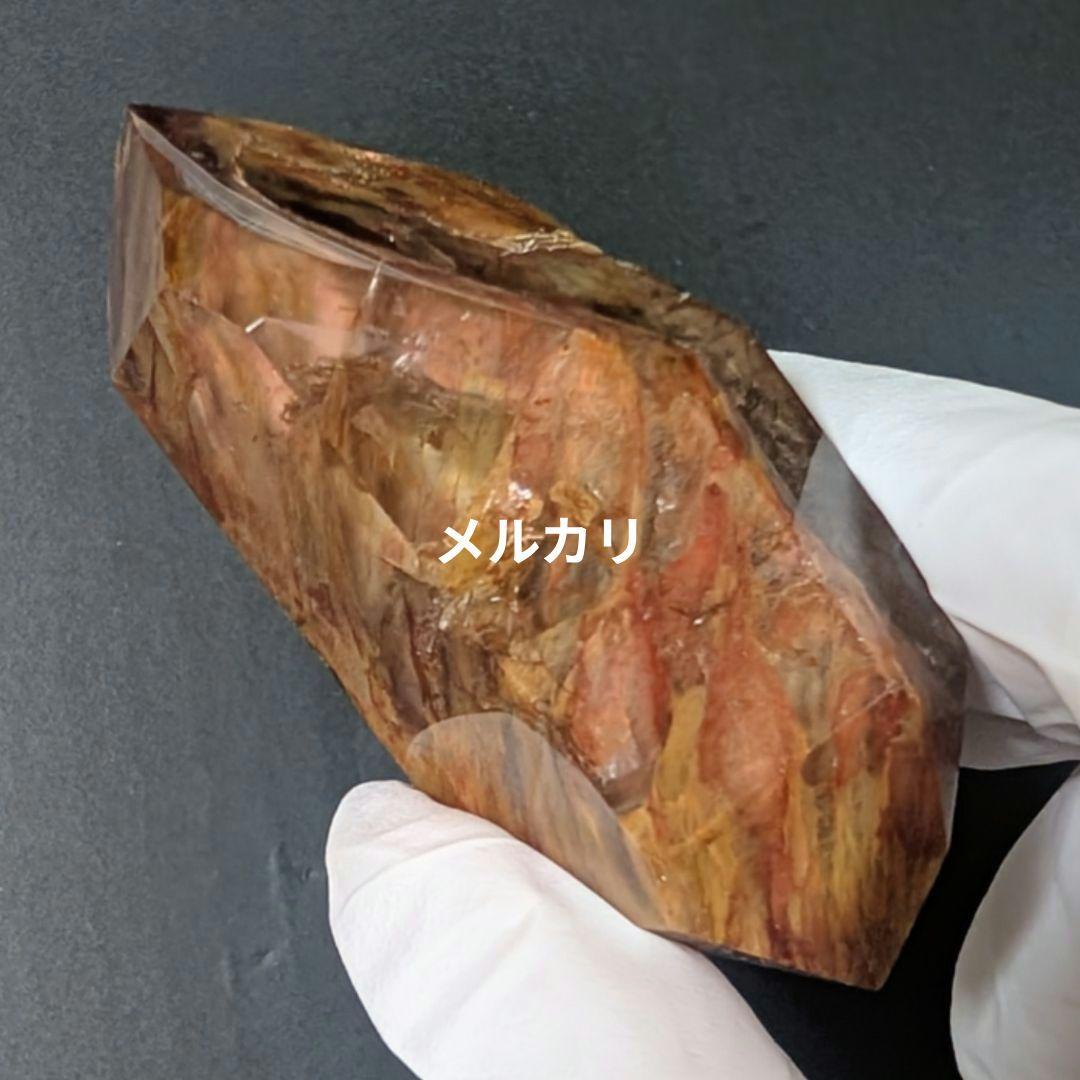 水晶の透明度抜群！アンフィボールインクォーツ