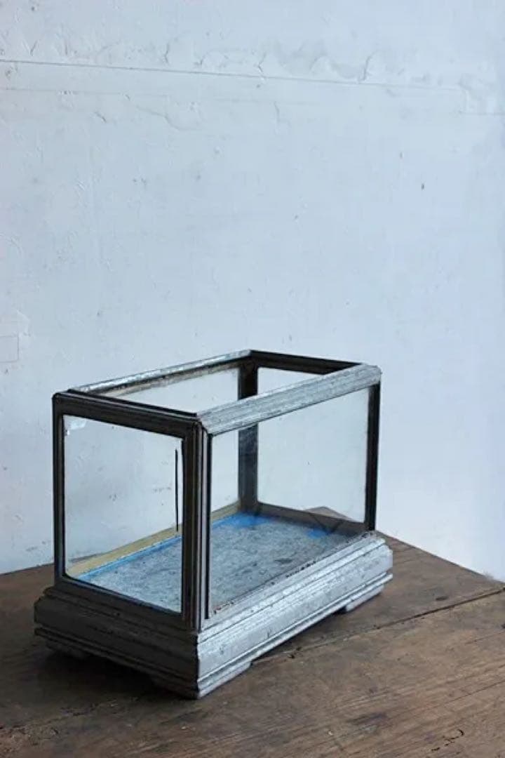 古い ブリキの水槽　ディスプレイに