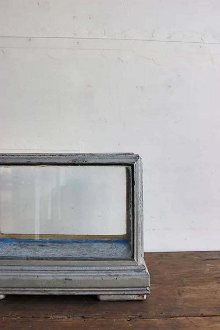 古い ブリキの水槽　ディスプレイに