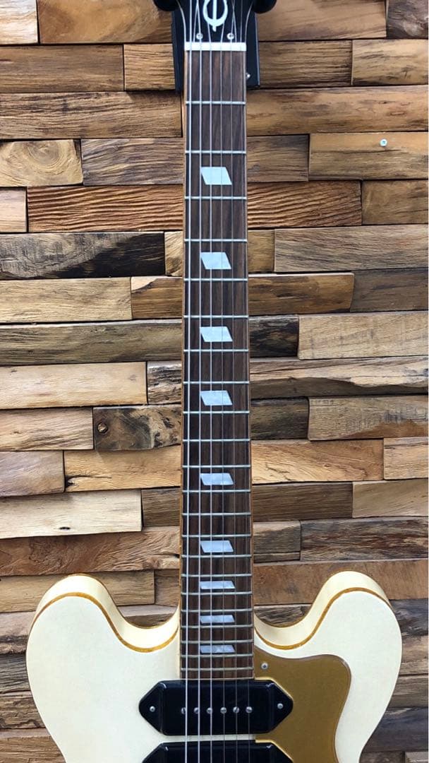 Epiphone Riviera P93 セミアコ 3基P90搭載 Bigsby