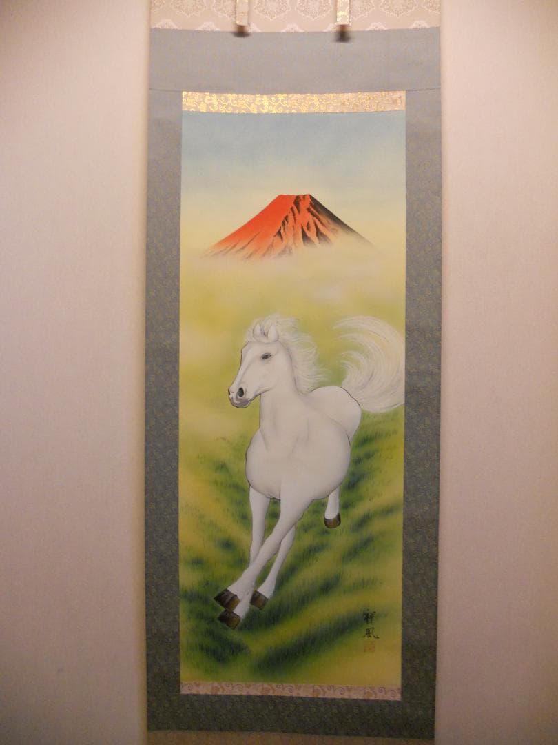 掛け軸 祥風 紅富士白馬図 絹本 希少 軸装 茶道具 掛軸 美品 です。