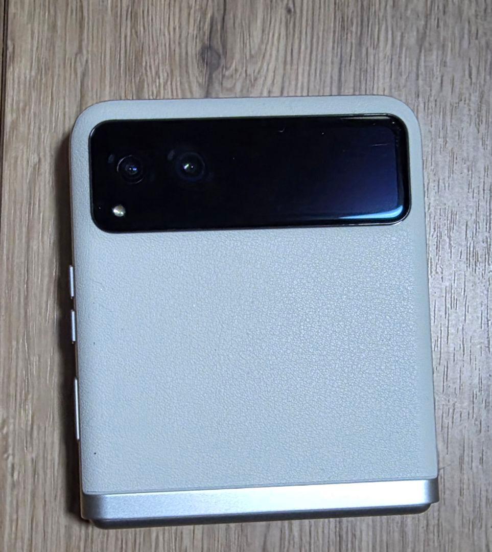 Motorola razr 40 バニラクリーム 256GB