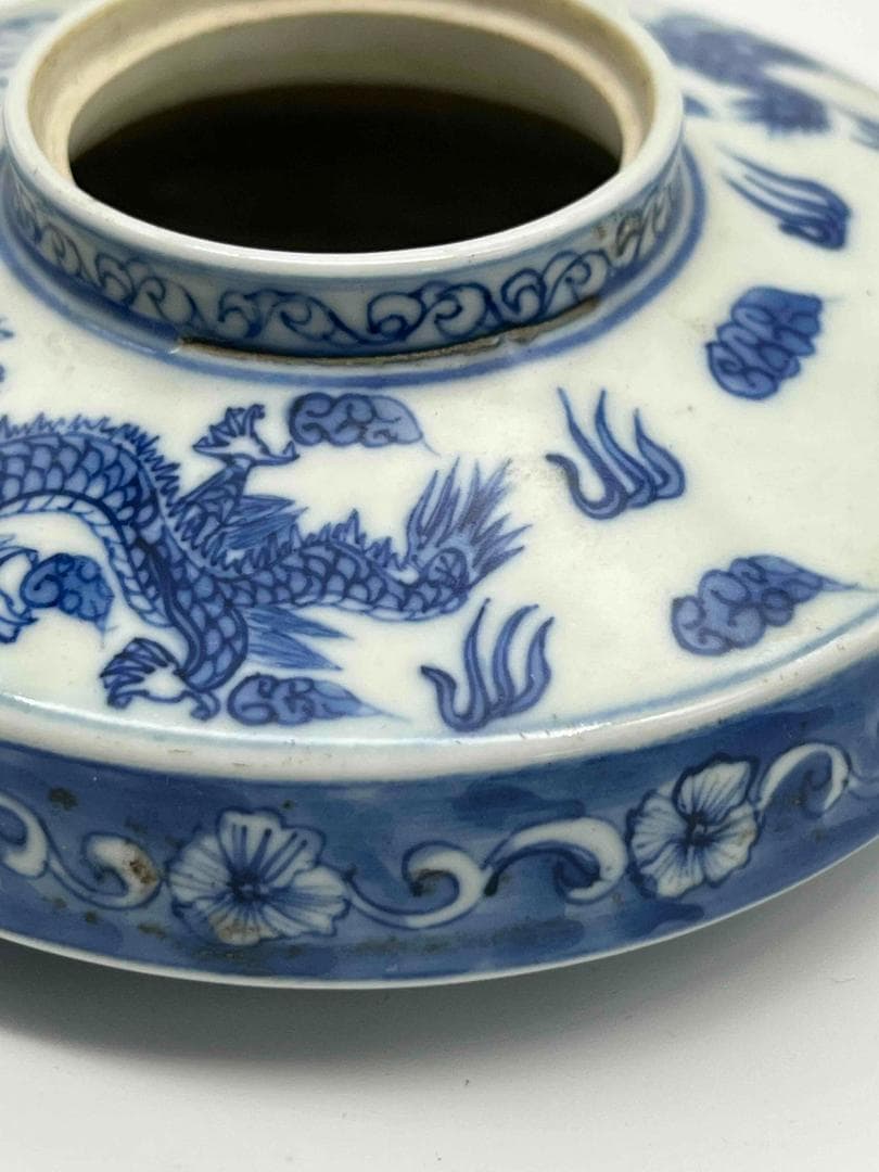 清康熙時代 【大清康熙年製】在銘 染付 青花花卉瑞獸文水注　蓋付き(E-43)