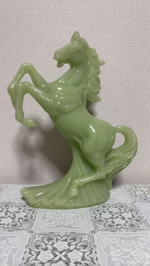 緑色の馬の彫刻 約20cm