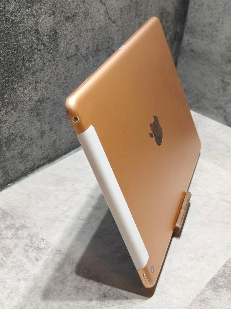 美品 iPad 第7世代 32GB セルラーモデル タブレット