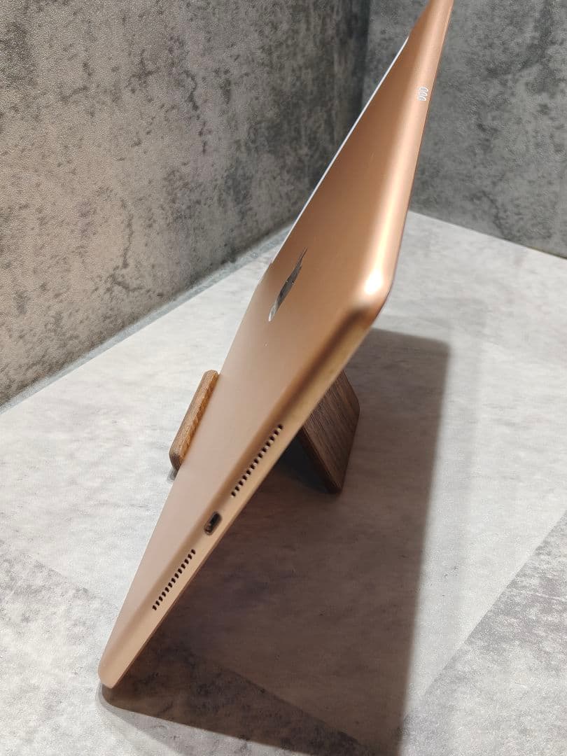 美品 iPad 第7世代 32GB セルラーモデル タブレット