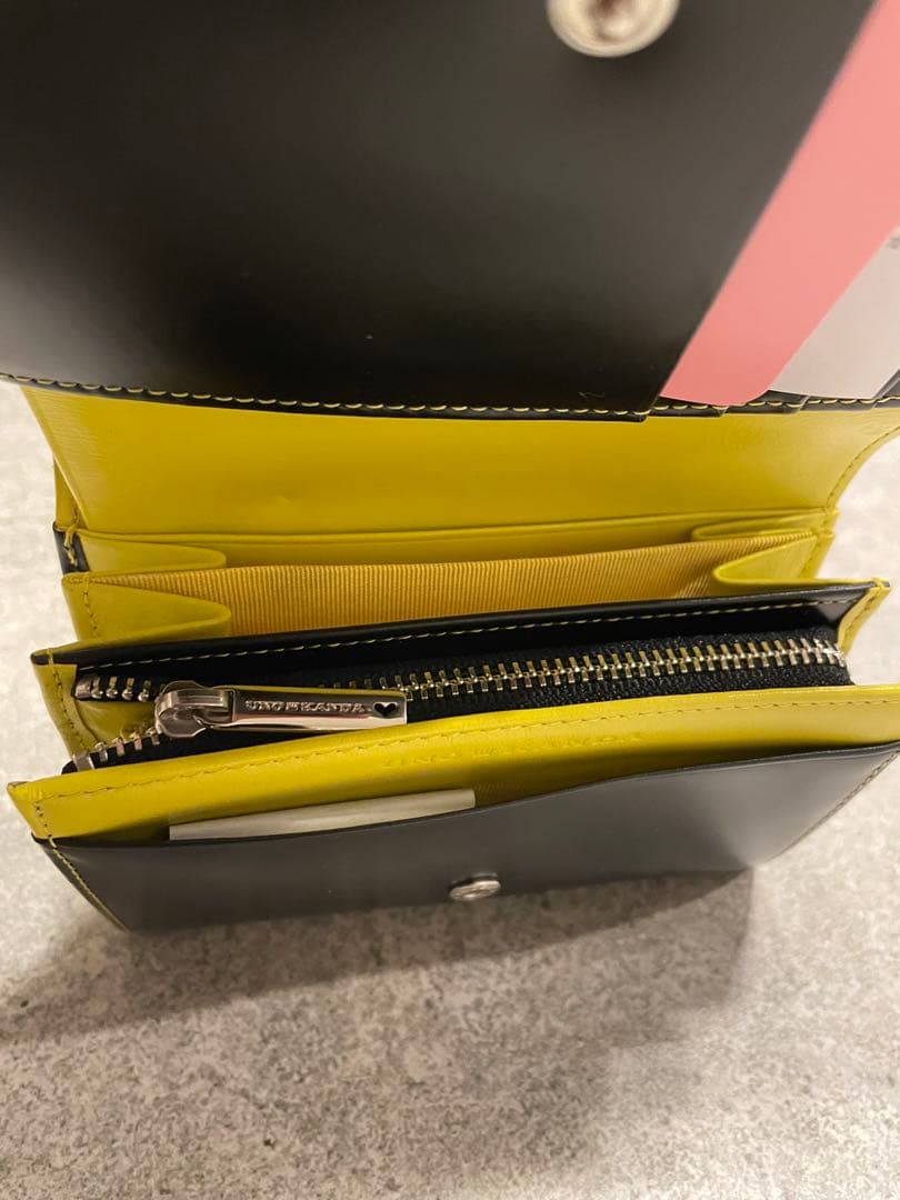 【未使用品】UNO KANDA 黒レザー三つ折り財布