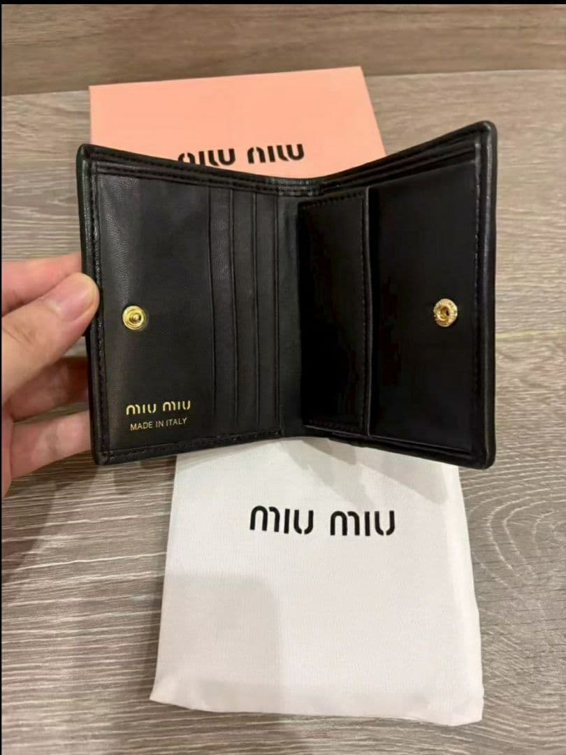MIU MIU 二つ折り財布 黒
