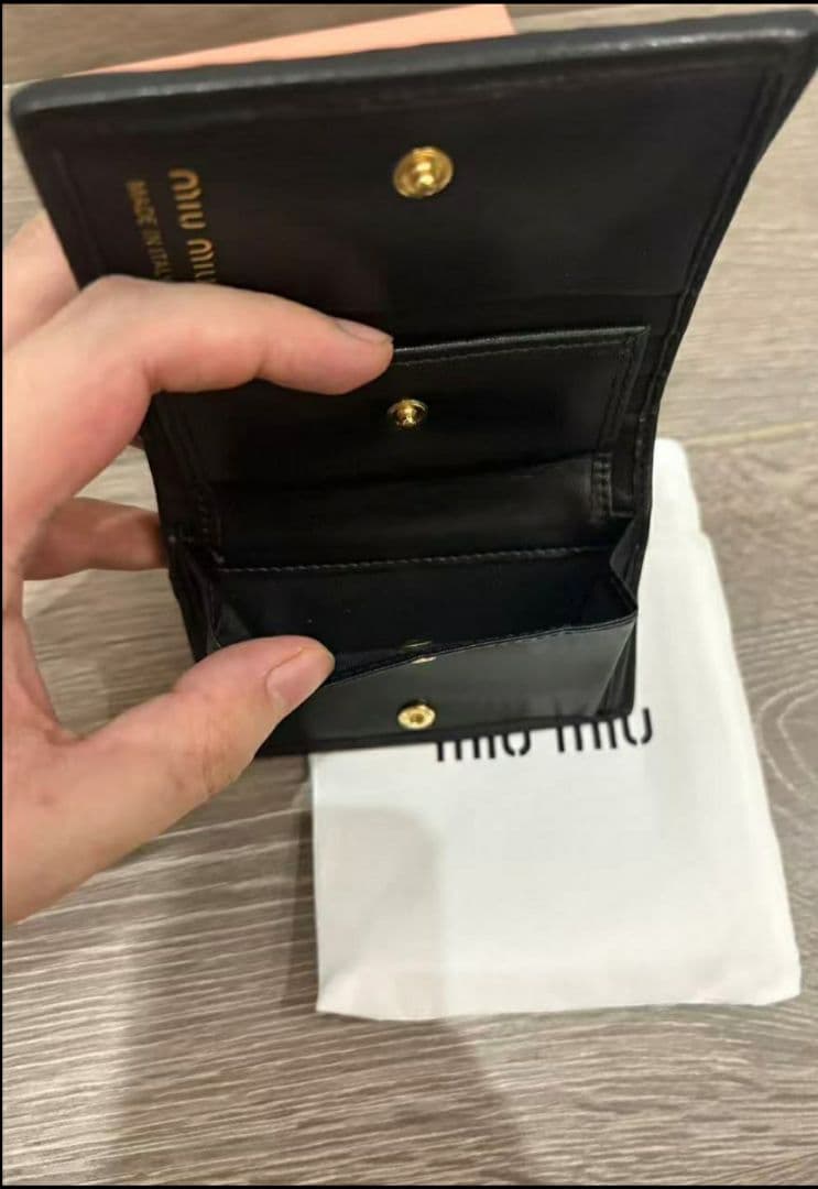 MIU MIU 二つ折り財布 黒