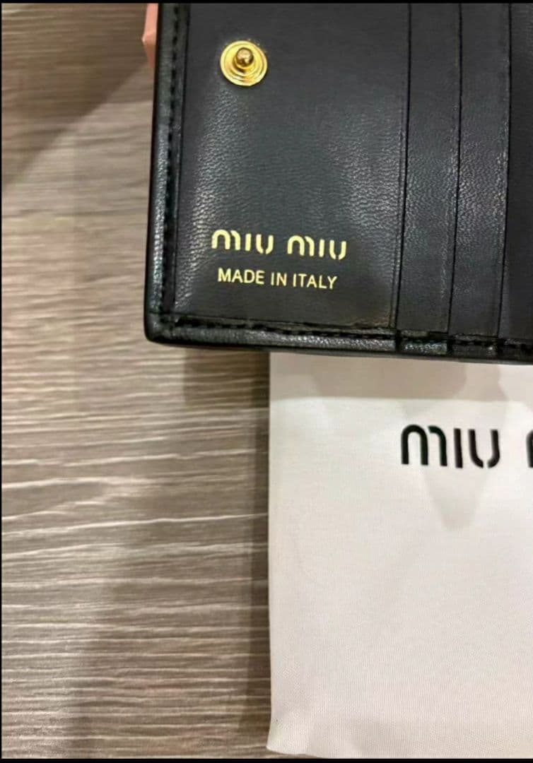 MIU MIU 二つ折り財布 黒