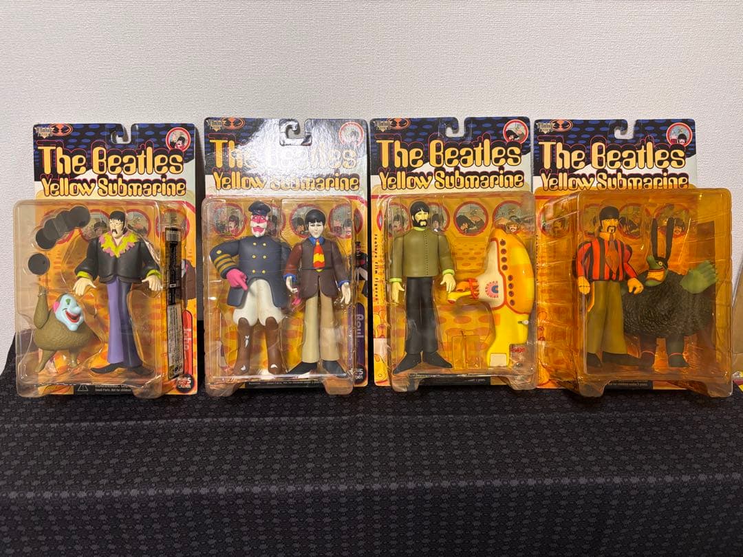 The Beatles yellow submarine　フィギュア4体