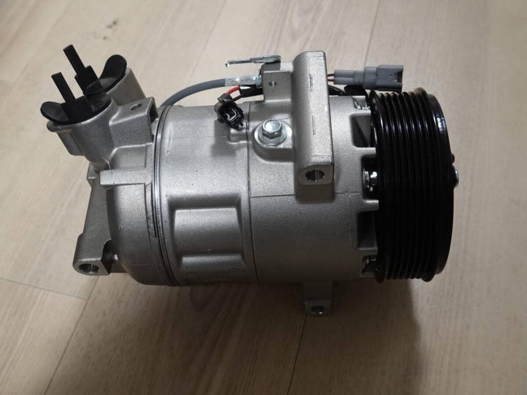 日産 セレナ ワゴン C26 エアコンコンプレッサー 92600-1VA0A