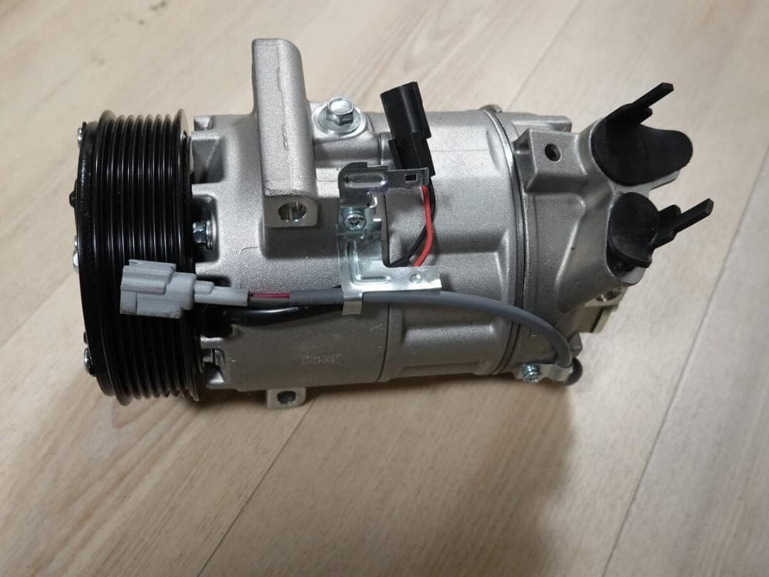 日産 セレナ ワゴン C26 エアコンコンプレッサー 92600-1VA0A