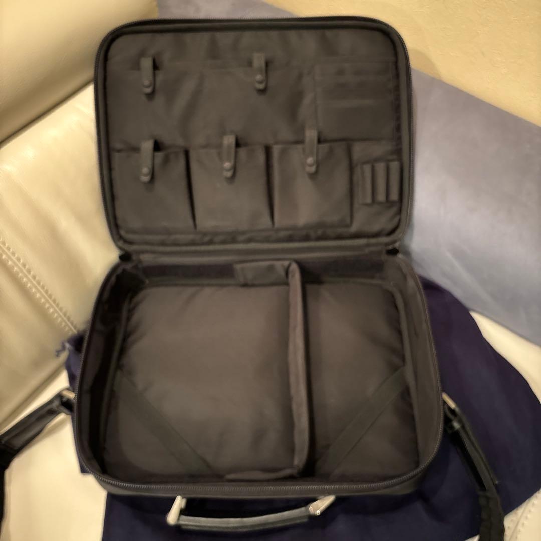 PRADA ブラック ビジネスバッグ